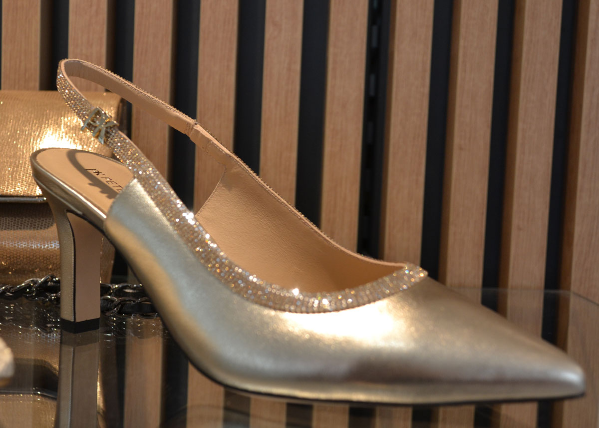 goldener Pumps